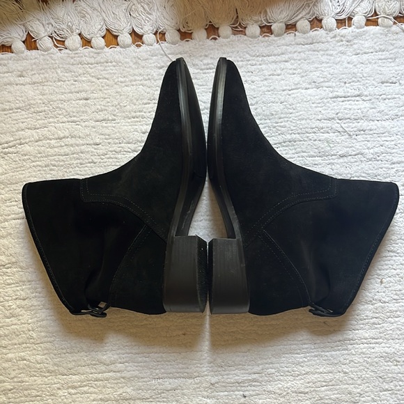 Lucky Brand Black Ankle Booties Sleek Design - Picture 10 of 13